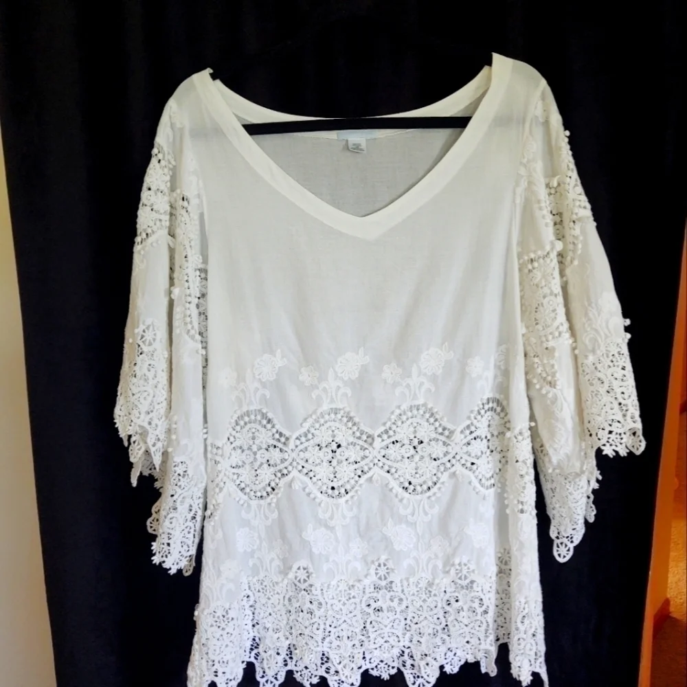 Beautiful white lace blouse - Picture 1 of 15